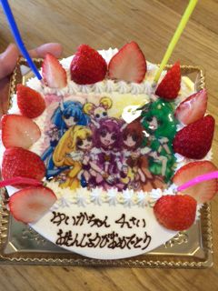 世界に一つだけの記念日ケーキ はまってるスィートプリキュアのケーキに大喜び 4歳の誕生日ケーキ 記念日ケーキご紹介 窯出しチーズ 西洋菓子 カフェのシャンティーヒラノ