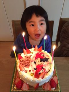 世界に一つだけの記念日ケーキ 4歳のお誕生日 可愛いミニーちゃんのケーキでお祝いしました 記念日ケーキご紹介 窯出しチーズ 西洋菓子 カフェのシャンティーヒラノ