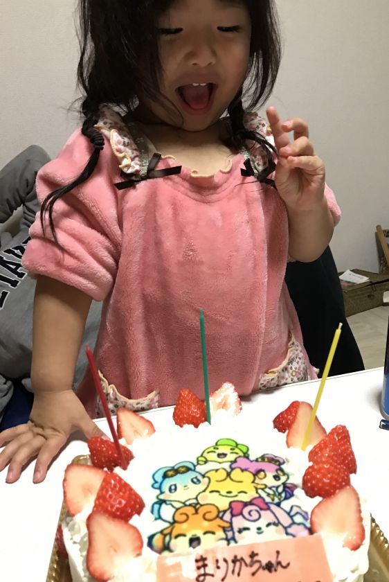 世界に一つだけの記念日ケーキ 3歳のお誕生日に 大好きなここたまのケーキで大喜びでした 記念日ケーキご紹介 窯出しチーズ 西洋菓子 カフェのシャンティーヒラノ